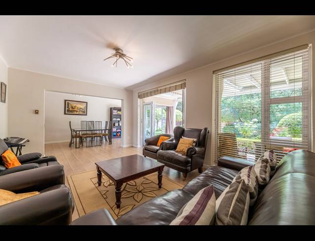 3 BEDROOM TOWNHOUSE FOR SALE IN BRYANSTON